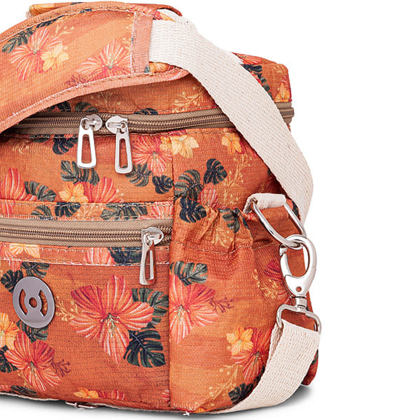 Ferragens em metal cromado